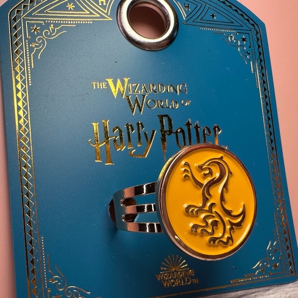 Harry Potter Hufflepuff Adjustable Ring NWT - Picture 1 of 10